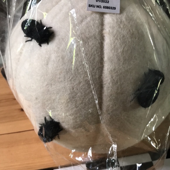 Pottery Barn kids Exclusive Handmade Wool Felt White Pumpkin with Spiders 🕷🎃 - Picture 13 of 14